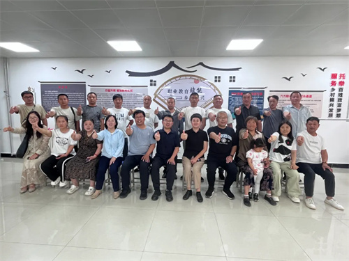 校地联动 解锁“数字兴农”新密码 ——迁安职教中心与五重安镇政府联合举办自媒体发展座谈会暨短视频·直播技能提升培训